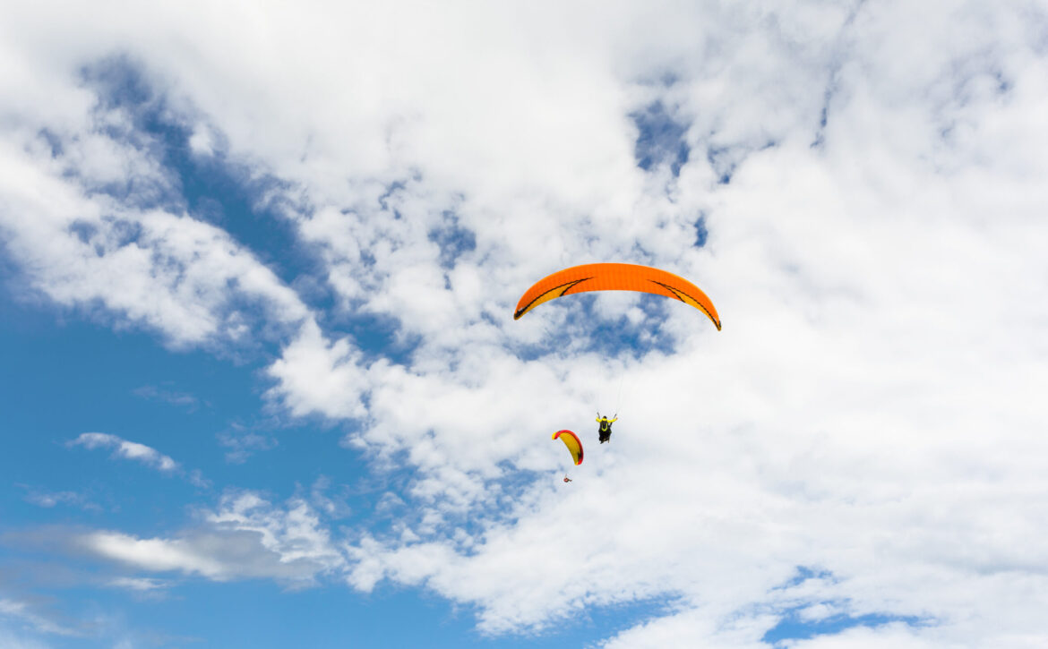 paraplane flying high up